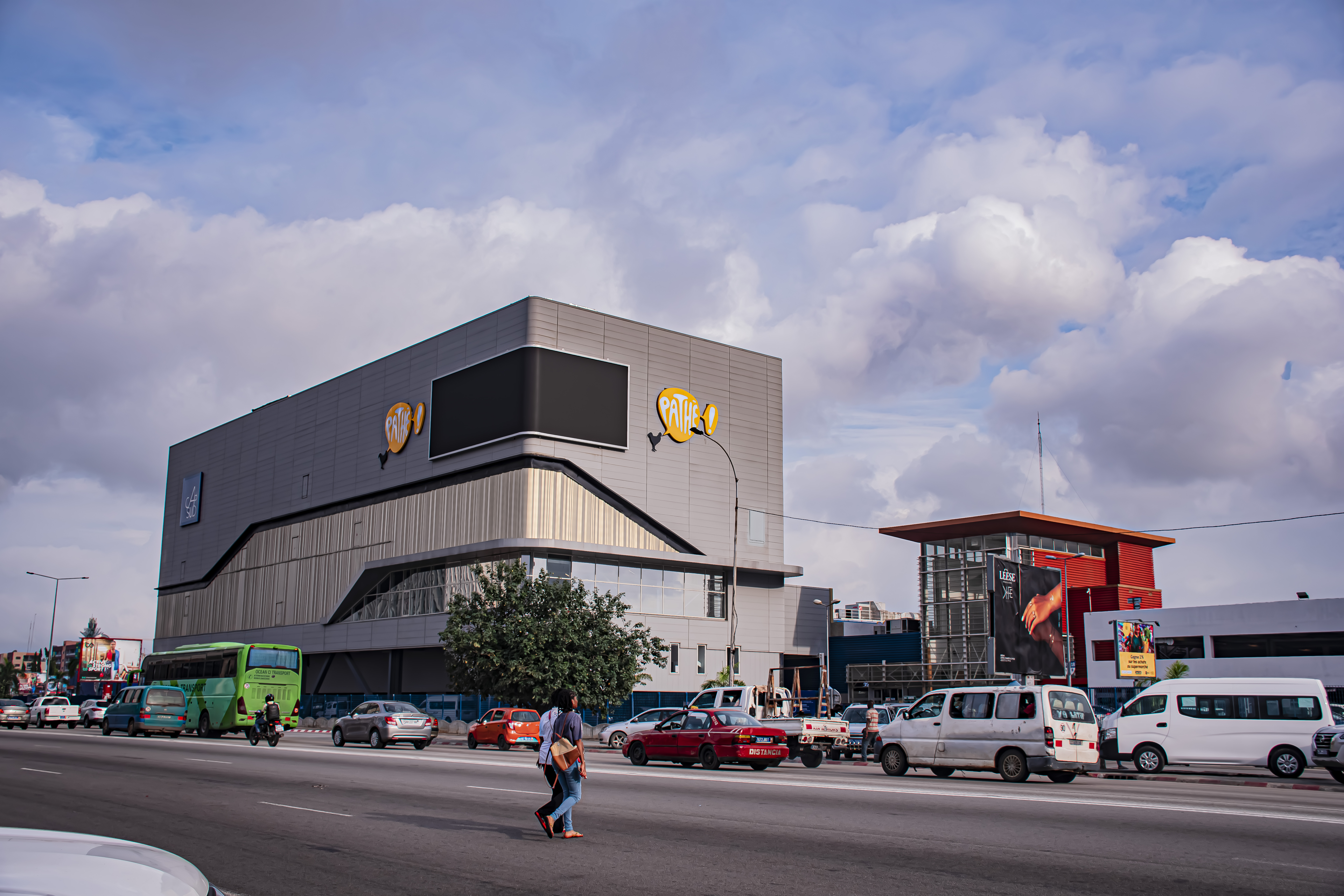 Bâtiment Moderne et Vie Urbaine – Abidjan, Côte d’Ivoire