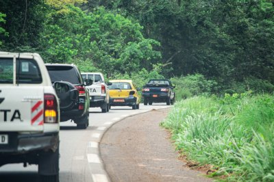 Trafic routier sur une nationale camerounaise