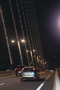 Trafic nocturne sur le pont Alassane Ouattara – Abidjan, Côte d'Ivoire