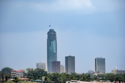 Plus haute tour d'Abidjan en construction – Vue du Plateau, Côte d'Ivoire
