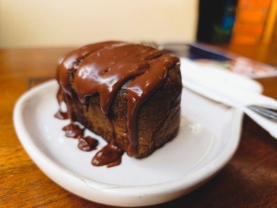 Part de gâteau fondant au chocolat – Pâtisserie africaine