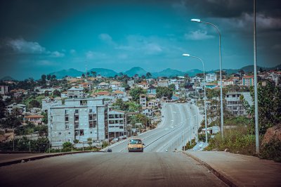 Vue panoramique du boulevard d'Olembé à Yaoundé
