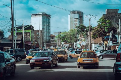 Trafic urbain scene à Yaoundé
