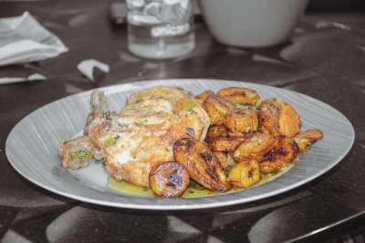 Camerounais DG poulet – traditionnel dish avec plantains