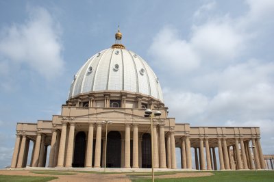 Monumental view de le Basilique de Notre-Dame de la Paix à Yamoussoukro