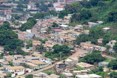 Residential hillside neighborhood à Yaounde – camerounais urban architecture