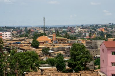 Vue panoramique de Essos à Yaounde – Popular et urban residential area