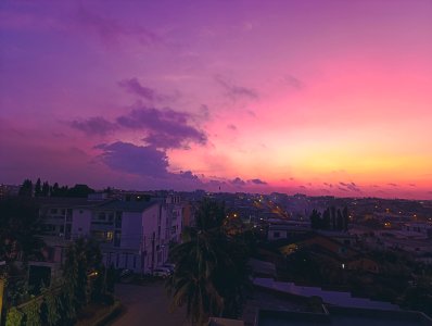 Purple et doré coucher de soleil sur le city de Abidjan