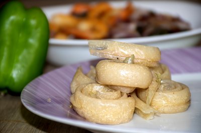 Miondos depuis Cameroun – Steamed rolled fermented cassava sticks
