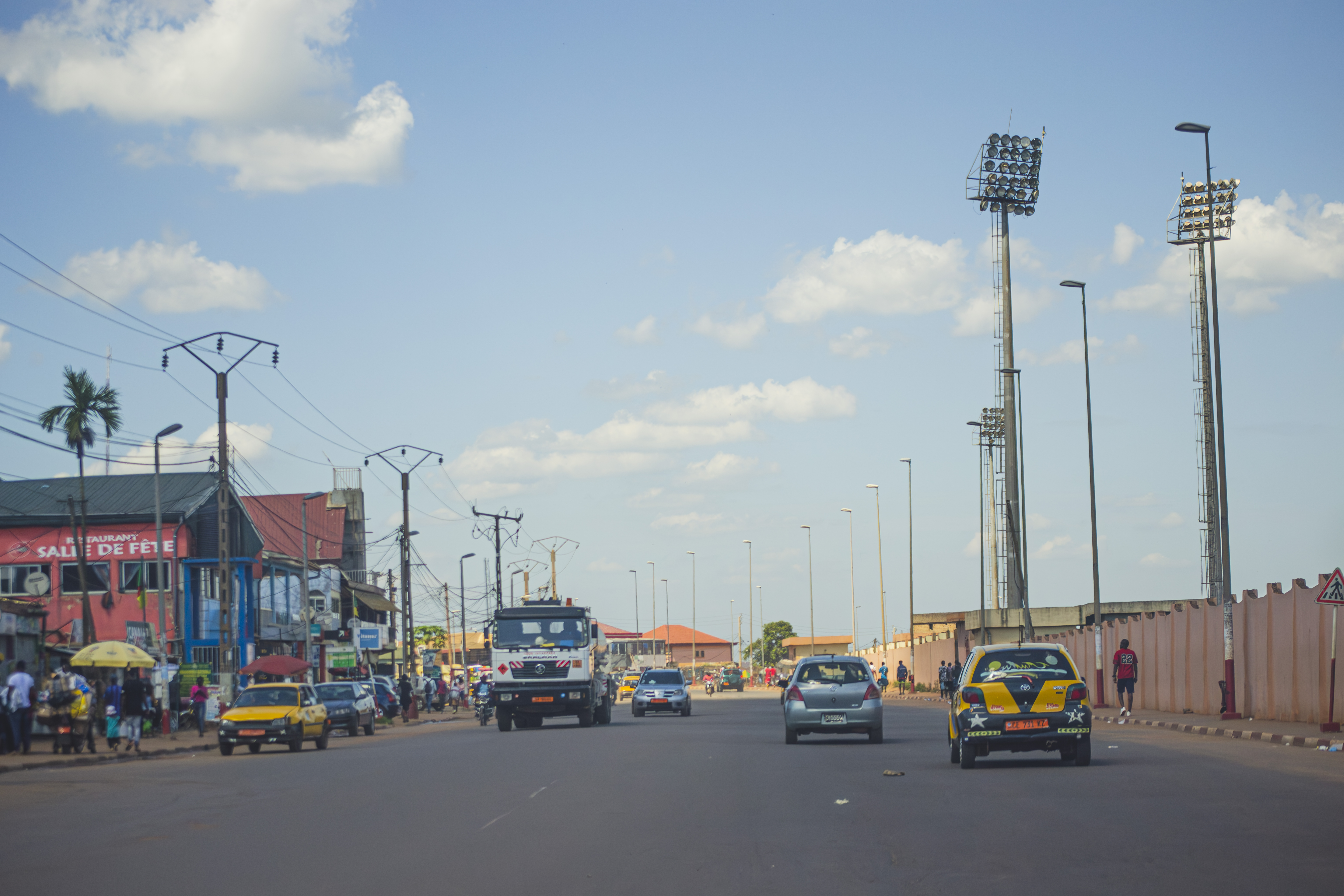 Urban scene à Yaounde – Omnisport district during le day