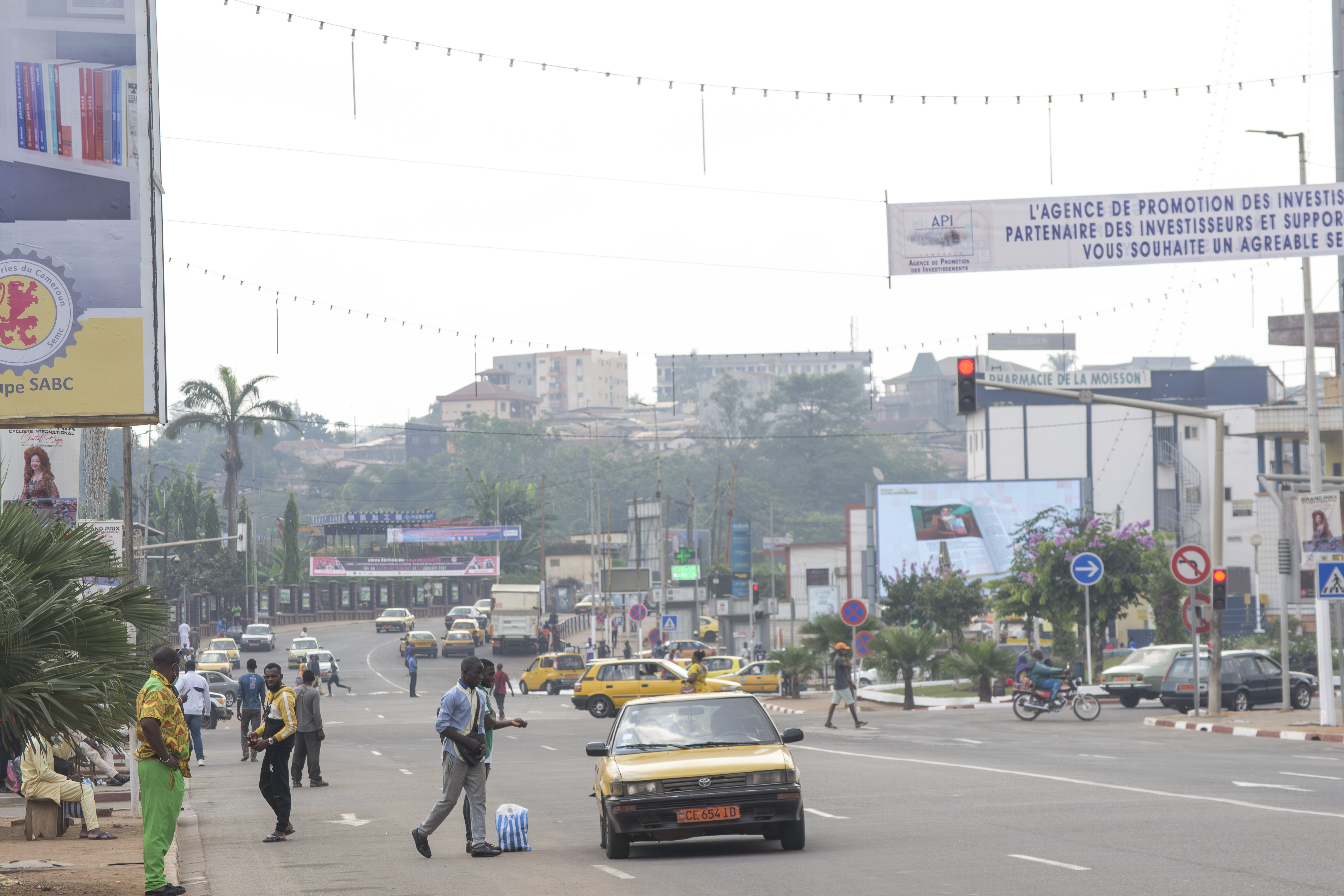 Scene de life à le Central Post carrefour – Yaounde, Cameroun