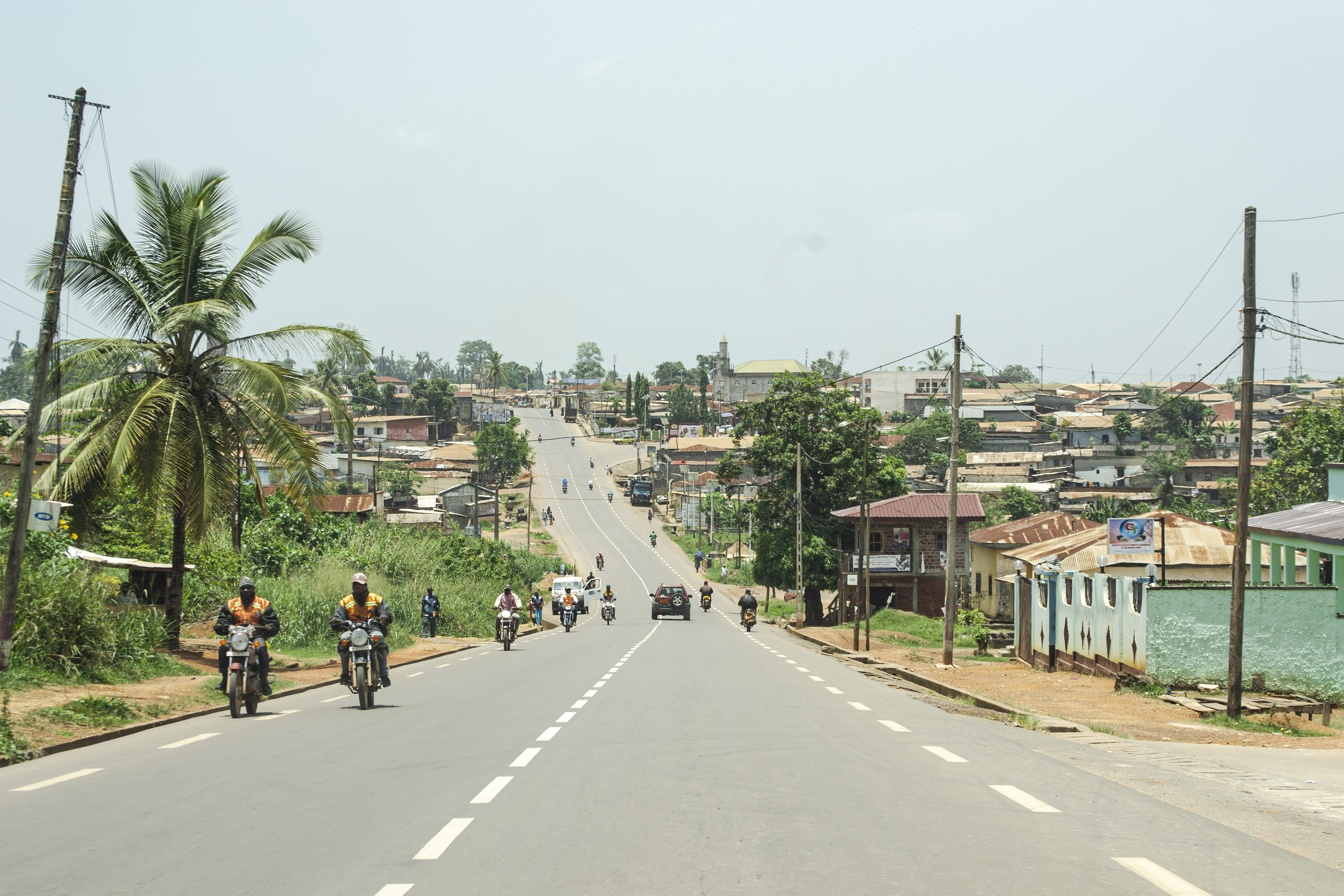 Vie quotidienne à Mbalmayo – un animé road à le heart de le city