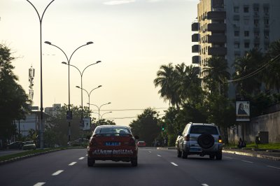 Coucher de soleil sur Abidjan – Urban et tropical atmosphere