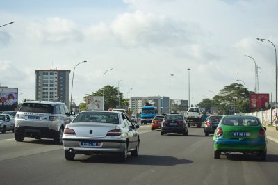 Trafic urbain à Abidjan – Snapshot de circulation sur un ivoirien artery