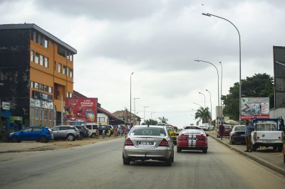 Scène de rue à Abidjan – Urban life et ivoirien excitement