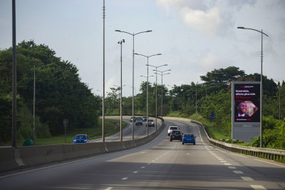 Abidjan Highway – Urban Modernity à Motion