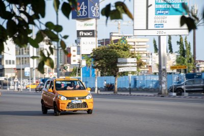 Orange taxi à circulation à Abidjan – ivoirien urban mobility