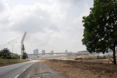 Alassane Ouattara pont à Abidjan – moderne architecture à Côte d'Ivoire