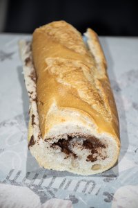 Baguette bread fourré avec melted chocolat – Simple et irresistible delight