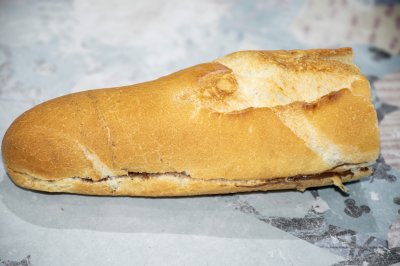 Baguette Bread garni avec chocolat – vue latérale de un Simple Treat