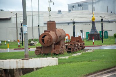 Old rouillé locomotive à San Pedro, Côte d'Ivoire