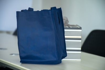 Isotherme blue promotionnel bag – Goodie et visual communication, maquette bag