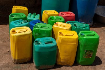Colored water conteneurs – Water storage et management à rural areas