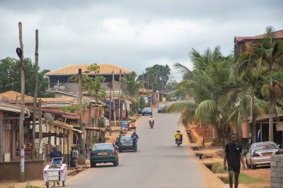Africain scène de rue – vie quotidienne à un urban neighborhood