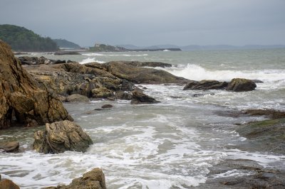 Seascape avec rochers et vagues – tropical océan coasts