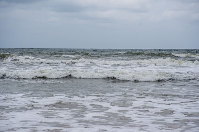 Atlantic océan vagues sous le ciel nuageux – africain plage