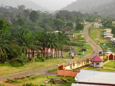 Vue panoramique de le tourist village de Nkolandom, near Ebolowa, à southern Cameroun.