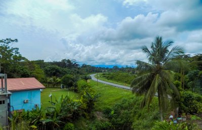 Scenic Route à Kribi, Cameroun – tropical landscape et luxuriant vert nature de le africain côte