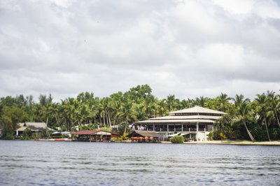 Assinie, Côte d'Ivoire – lagune, palmiers et tropical seaside houses