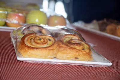 Fresh pastries sur un plateau – un delicious et convivial break