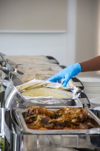 Hot food service à un event – ​​professionnel catering