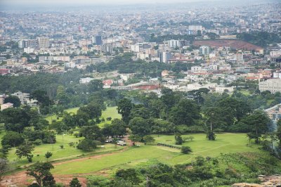 Vue aérienne et panoramique de le Tsinga quartier à Yaounde, Cameroun