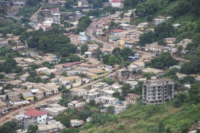 Vue aérienne et panoramique de le quartier Golf à Yaounde, Cameroun 01