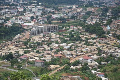 Vue aérienne et panoramique de le quartier Golf à Yaounde, Cameroun