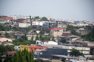 Vue aérienne de part de le Attoban quartier à Abidjan