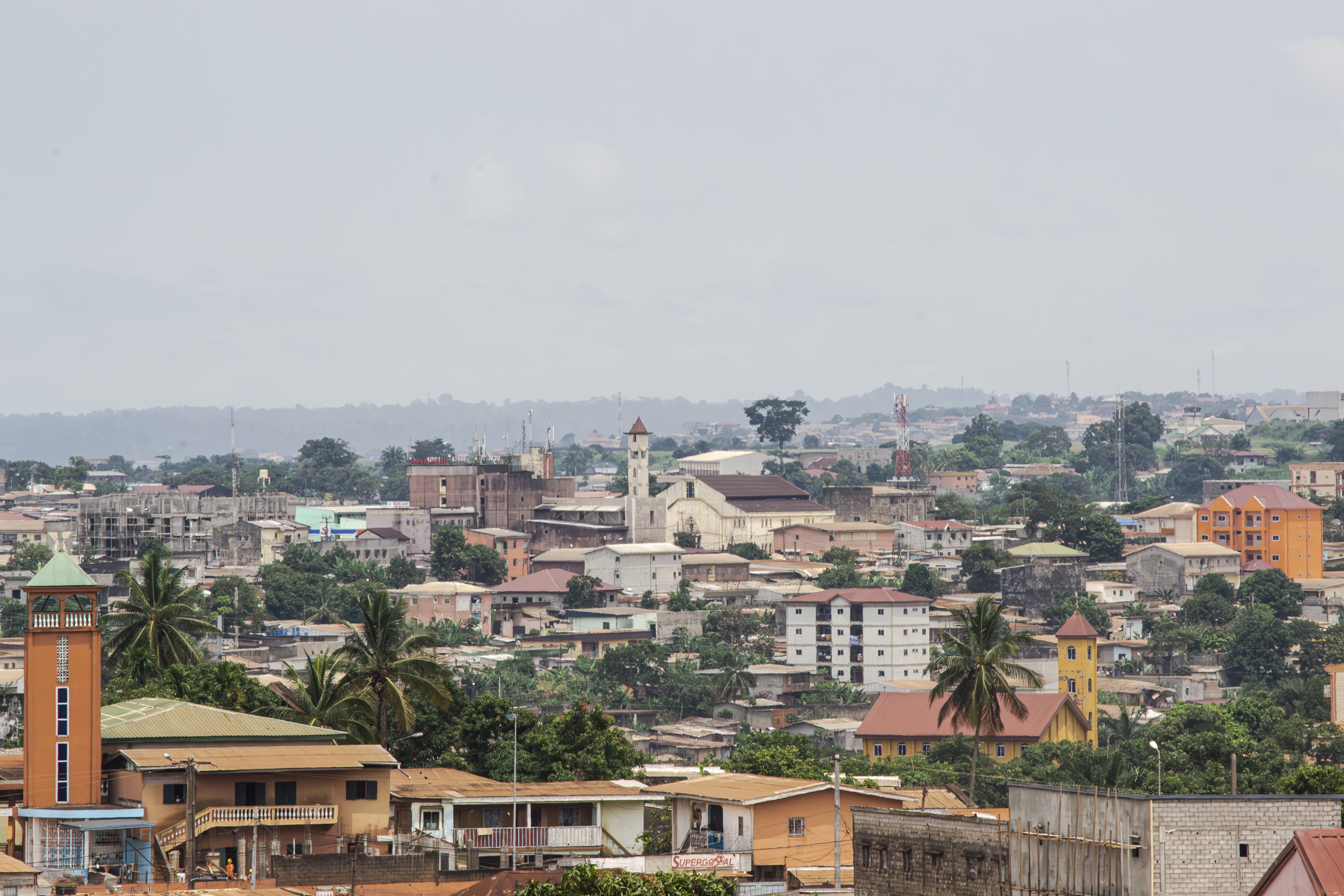 Vue aérienne de le Emombo quartier à yaounde