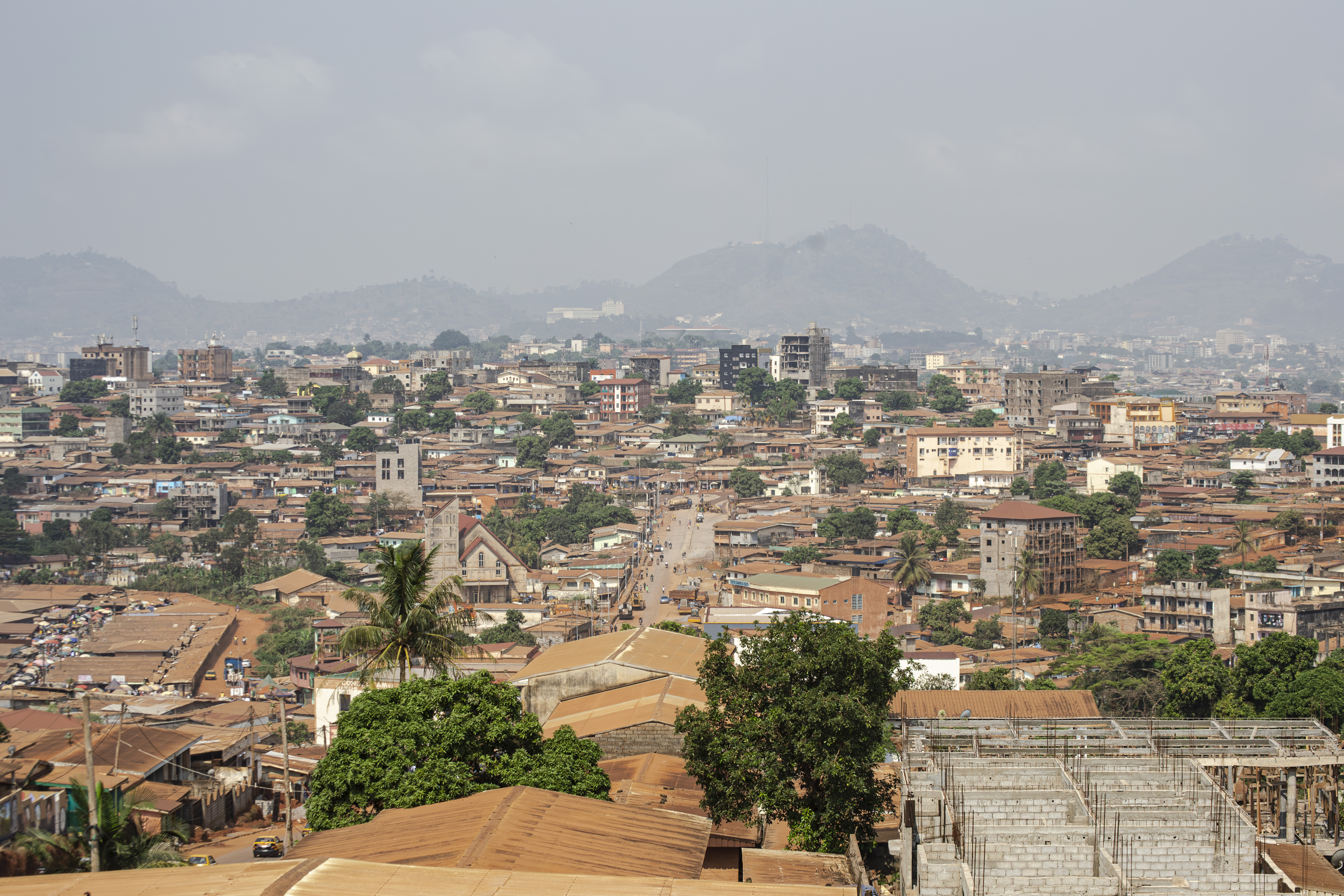 Vue aérienne de le Essos quartier à Yaounde, Cameroun 01