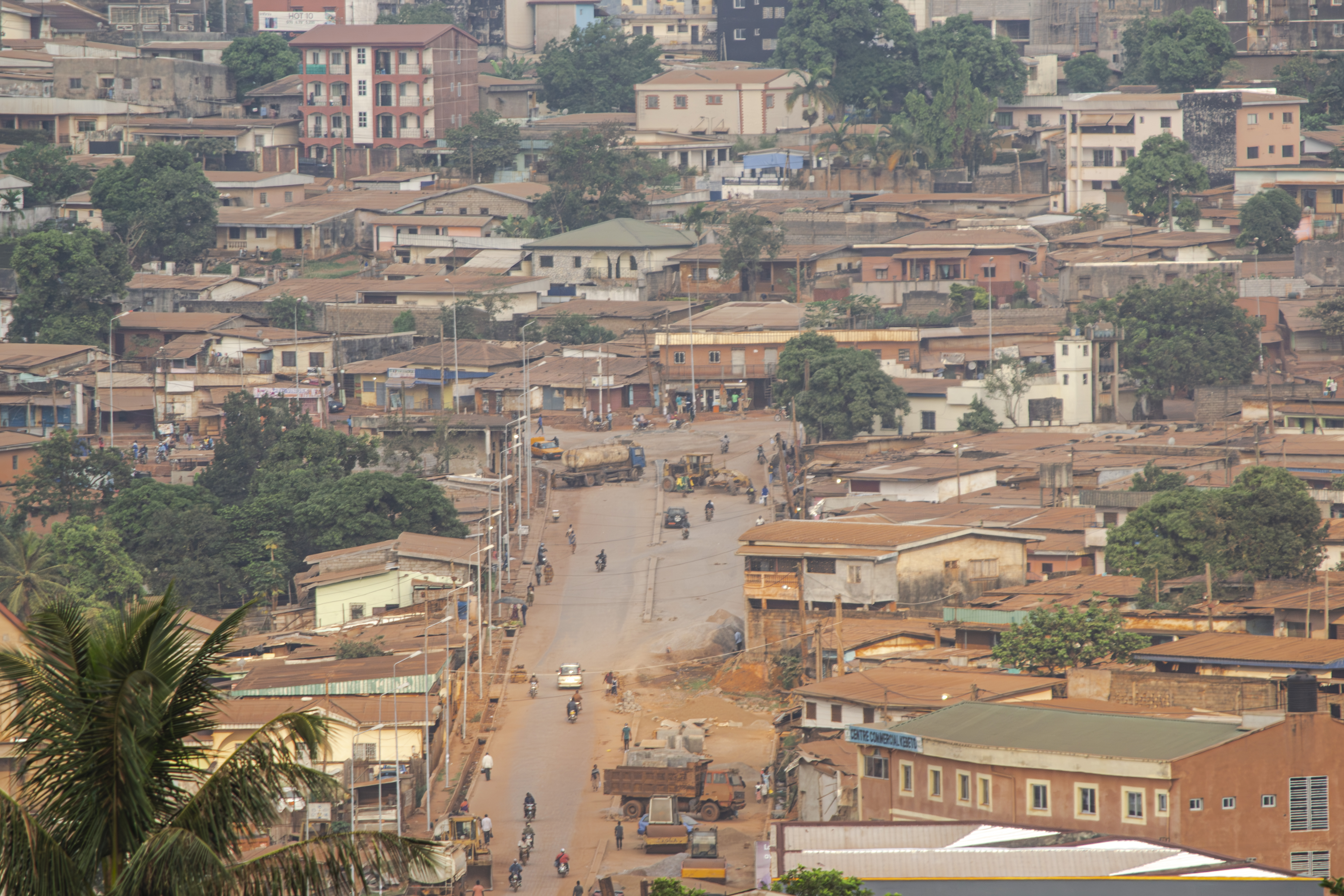 Vue aérienne de le Essos quartier à Yaounde, Cameroun 03