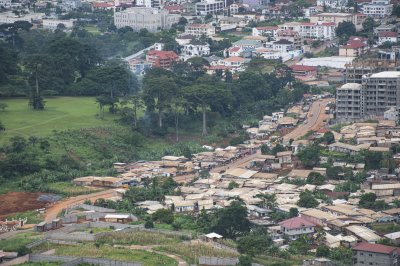 Vue aérienne de le village Fébé quartier à Yaounde, Cameroun 02