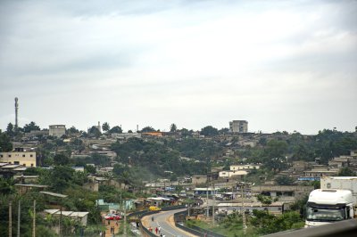 Vue aérienne de le quartiers à le entrée de la ville de Abidjan