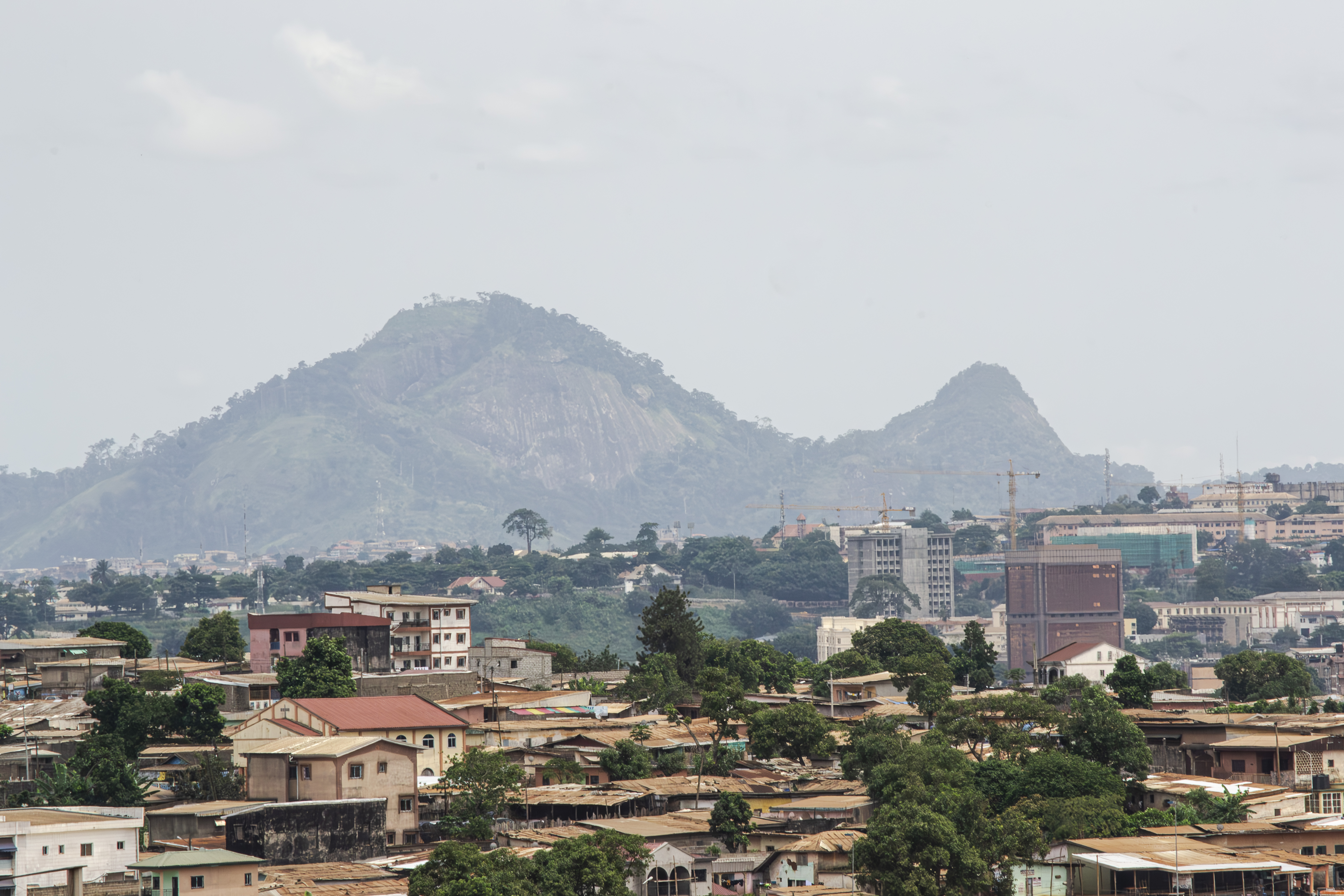 Vue aérienne de yaounde et its collines