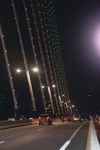 Pont Alassane Ouattara à nuit à mode portrait 02
