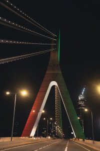 Pont Alassane Ouattara à nuit à mode portrait
