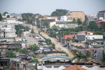 Paysage urbain de le Attoban quartier à Abidjan