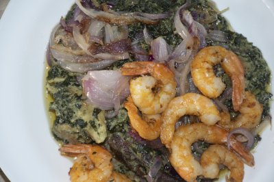Gros plan de un Ndolé dish depuis Cameroun
