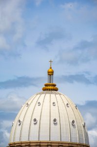 Dôme de le Basilique sous un ciel bleu
